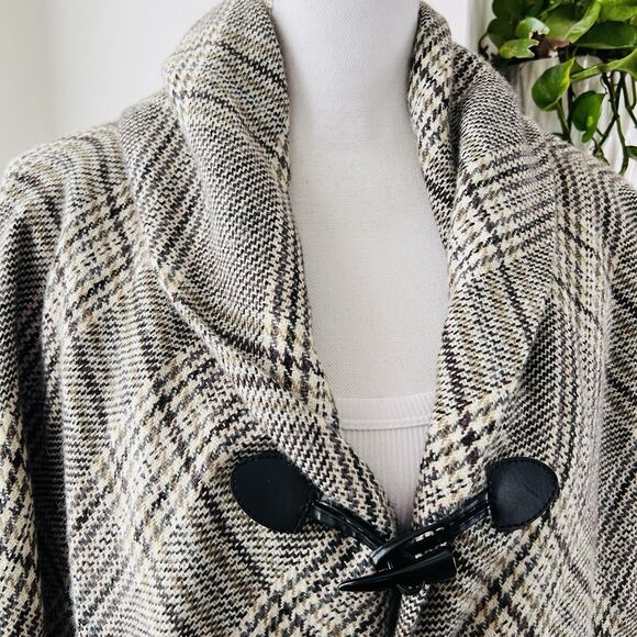 Modena Gray Plaid Classy Cozy Poncho with Toggle Closures - One Size - Picture 2 of 7